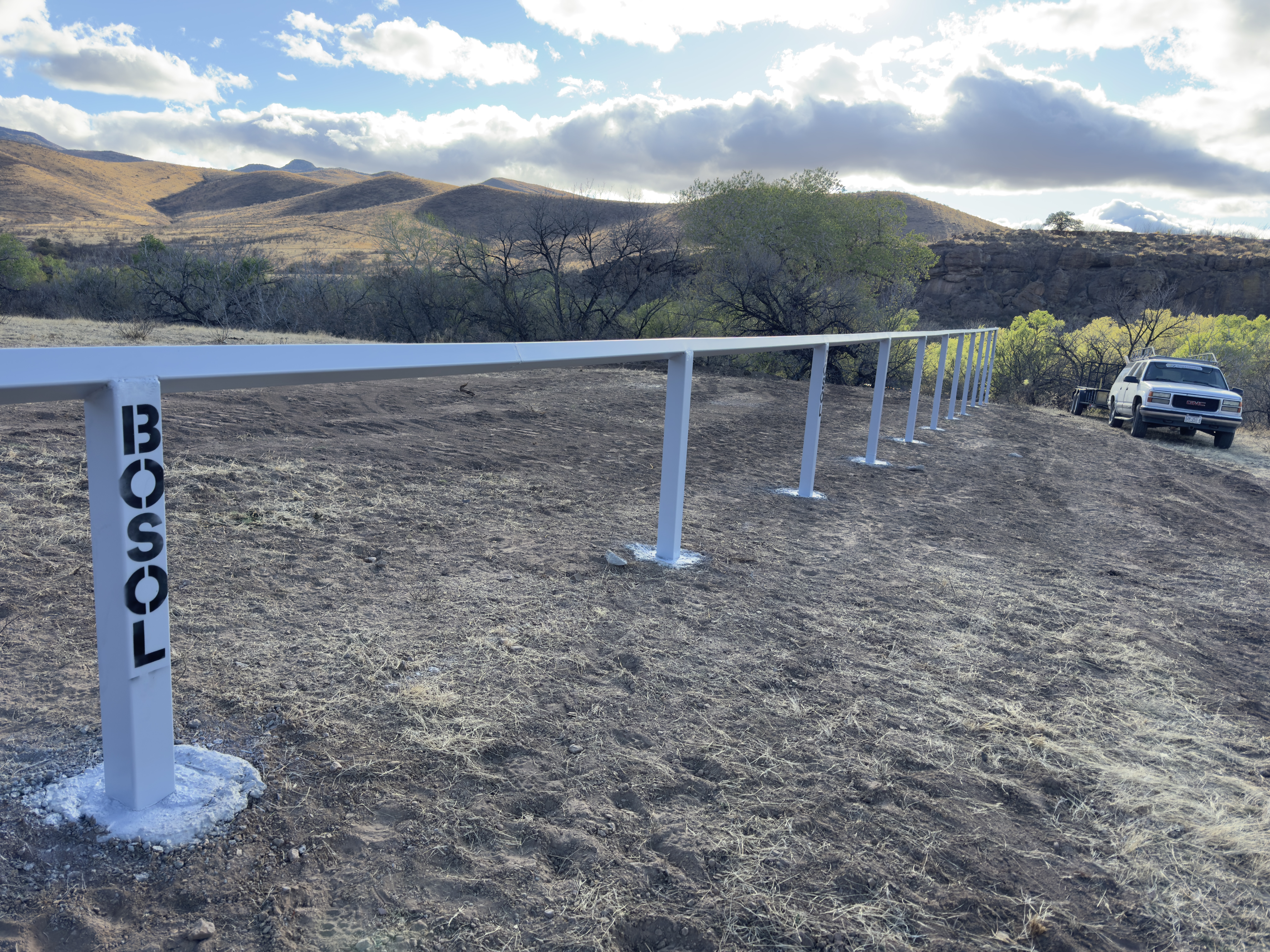 Gabinete del controlador LORENTZ instalado en el proyecto de bombeo solar de Buenaventura