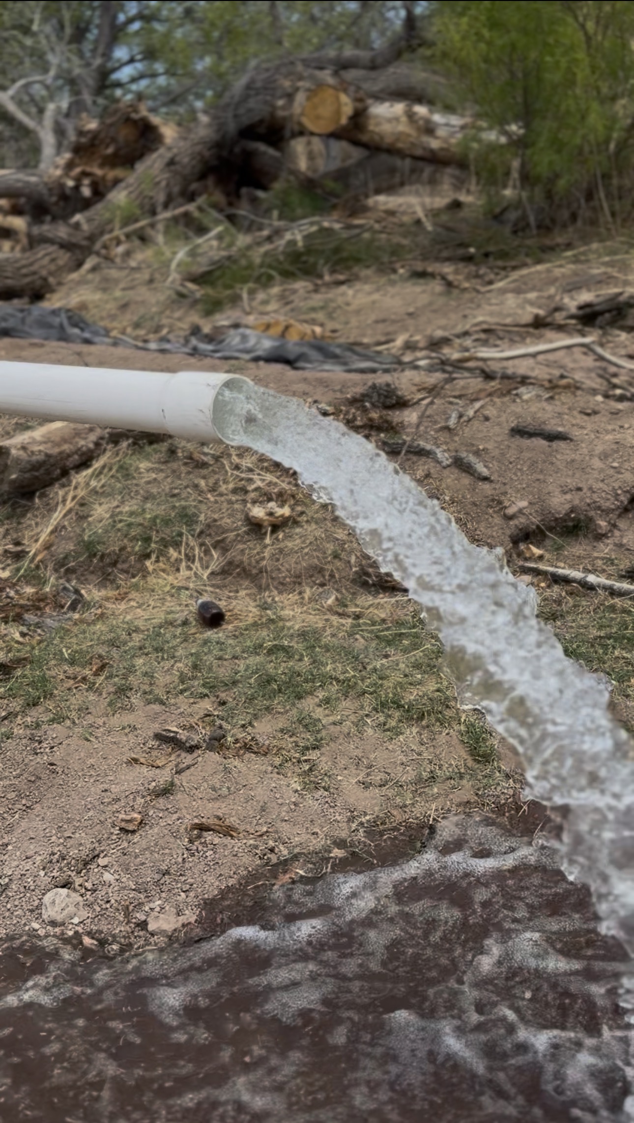 Descarga de agua a flujo constante del sistema de bombeo solar de alta capacidad en Buenaventura