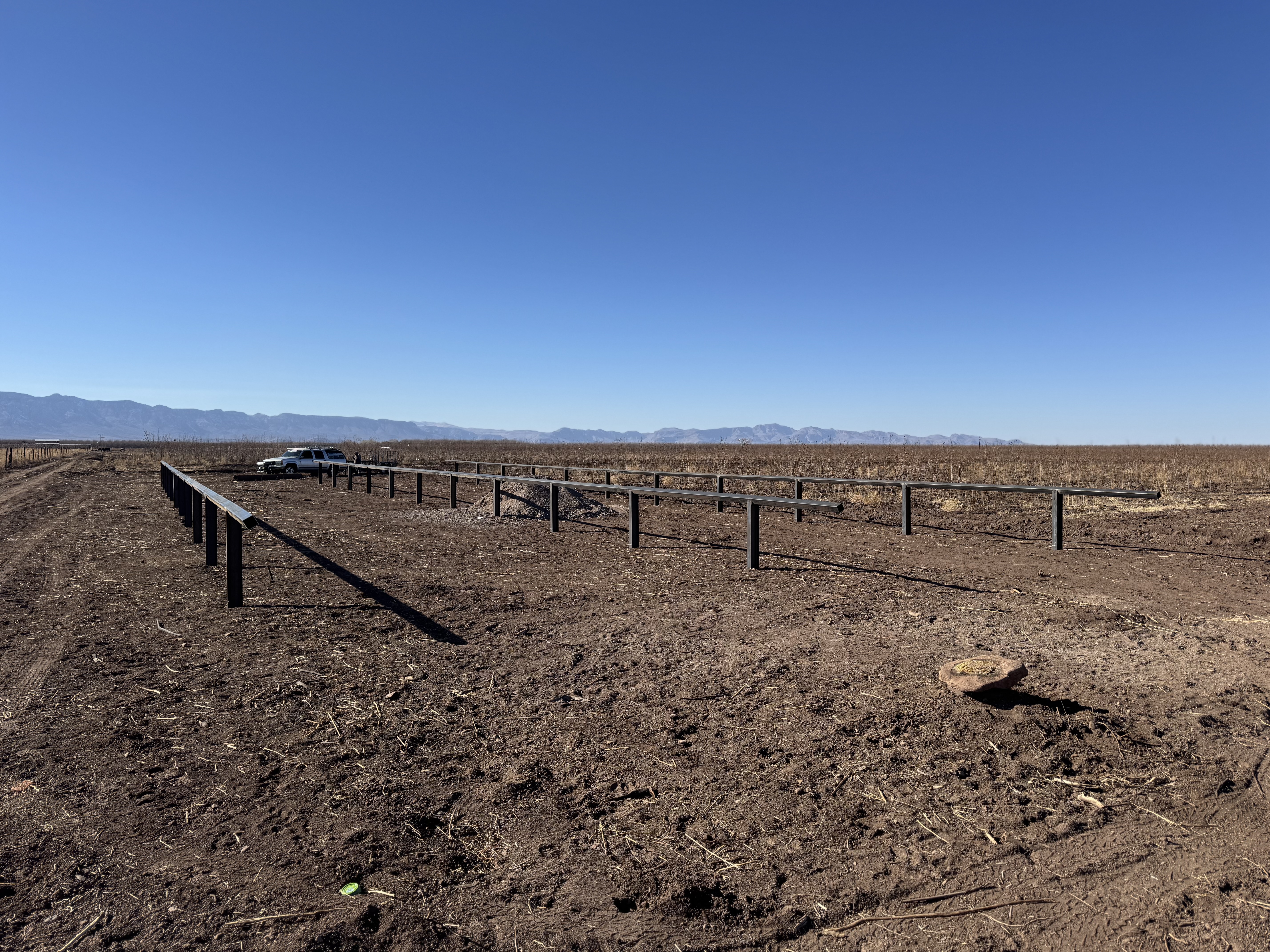 Arreglo de 105 módulos fotovoltaicos de 630W del Proyecto Colonia LeBarón de BOSOL