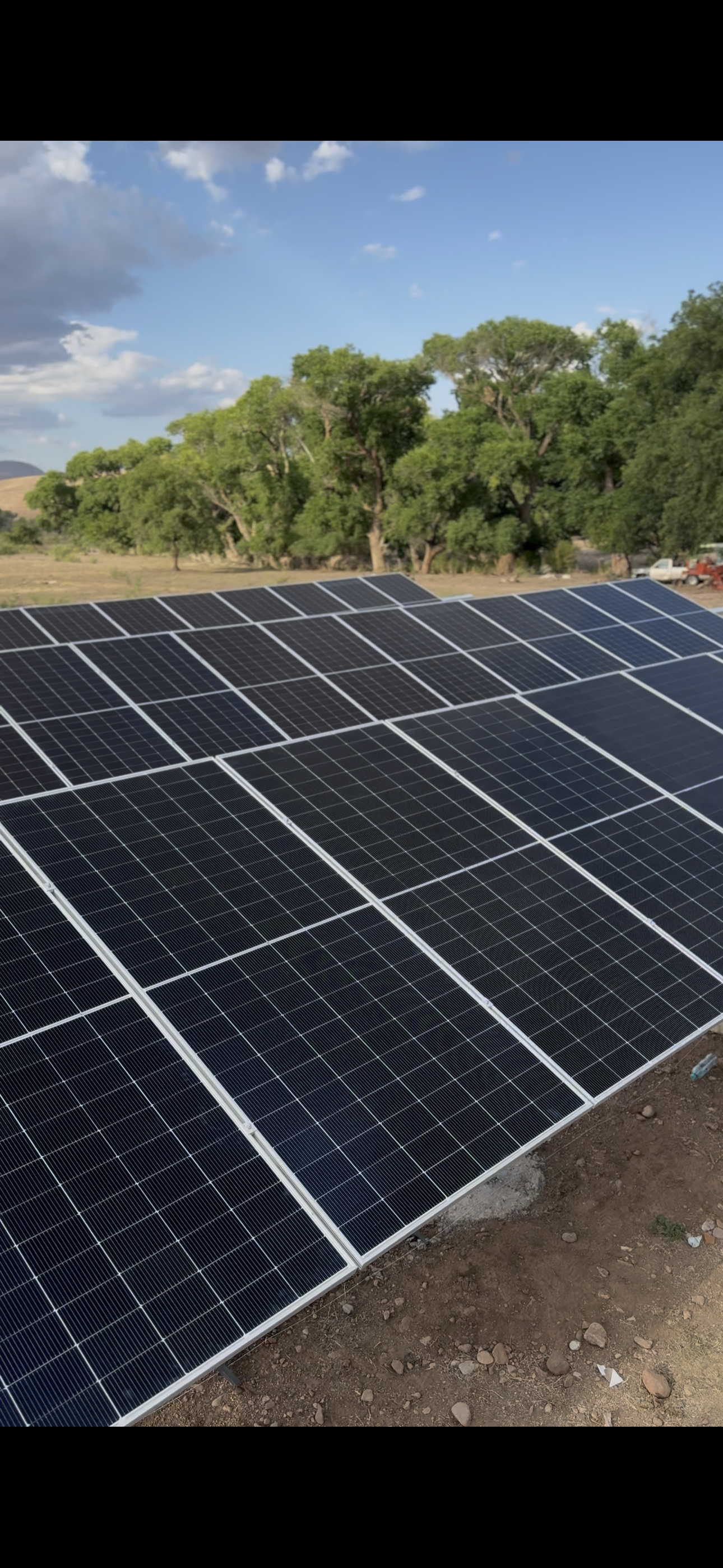 Cableado y conexión eléctrica del arreglo solar bifacial en Mata Ortiz por BOSOL